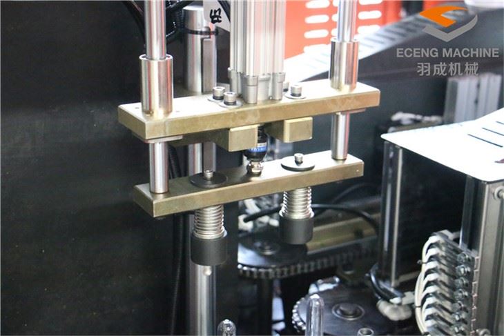 2 Cavity Automatic Pet Bottle Blowing Machine Q3000