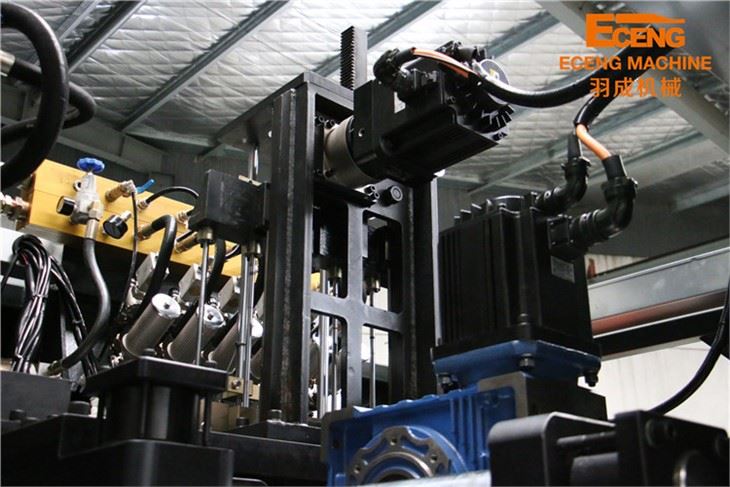 Plastic Bottle Moulding Machine